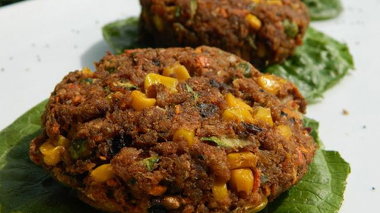 Δοκιμάστε να φτιάξετε μπιφτέκια λαχανικών και ρυζιού!